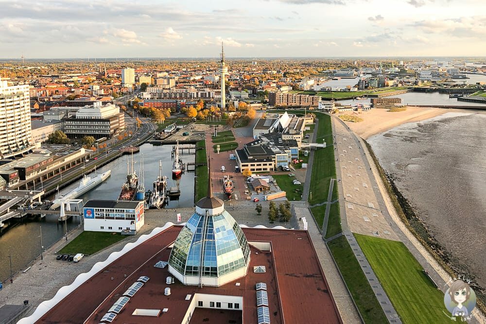 Bremerhaven Stadtpanorama mit Hafen und Strandpromenade
